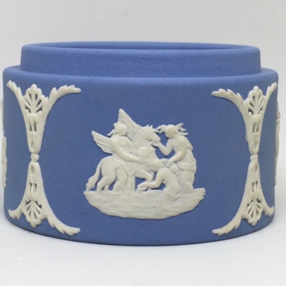 Wedgewood Trinket Box (Blue & White) - Picture 2 of 8